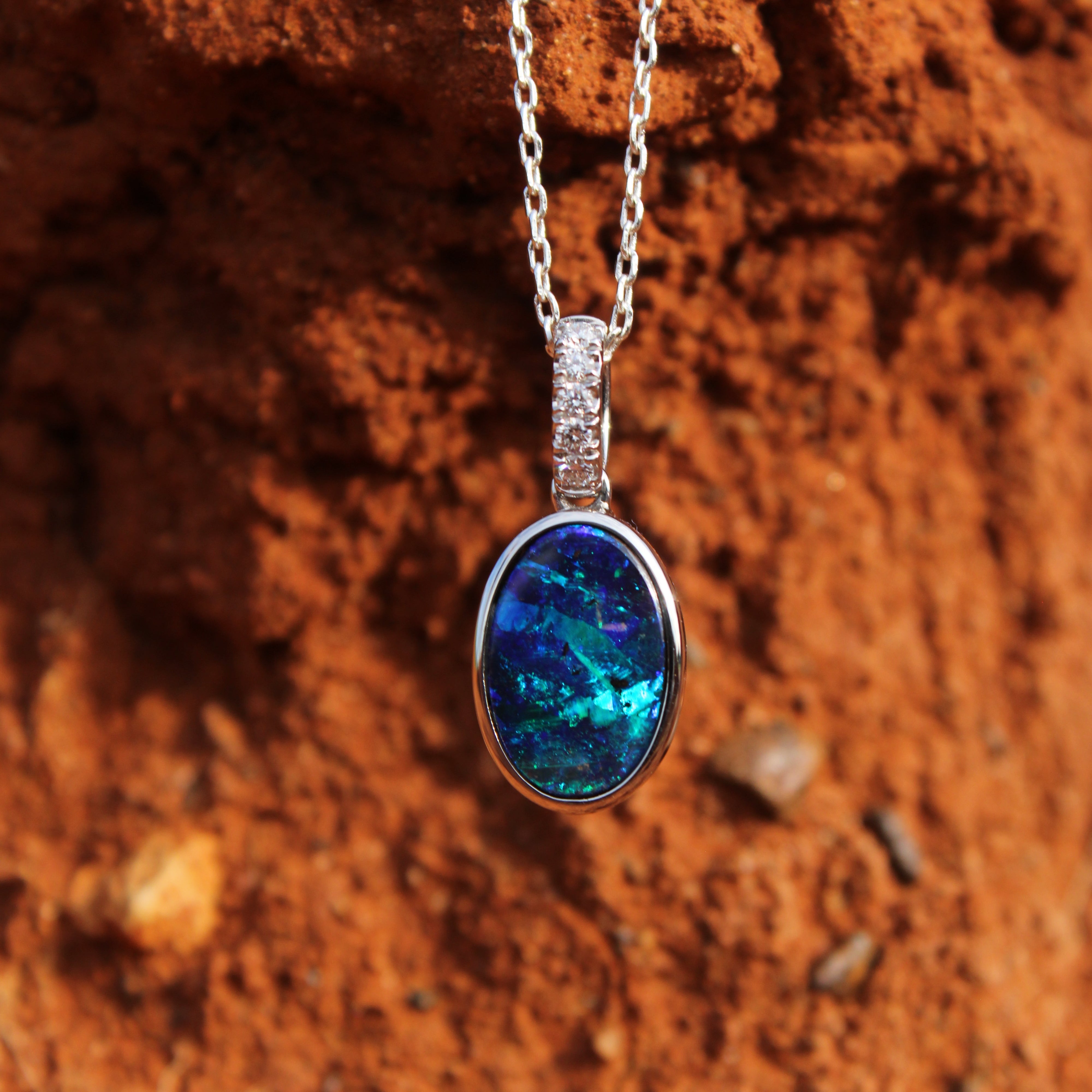 Her Majesty 18K White Gold Pendant