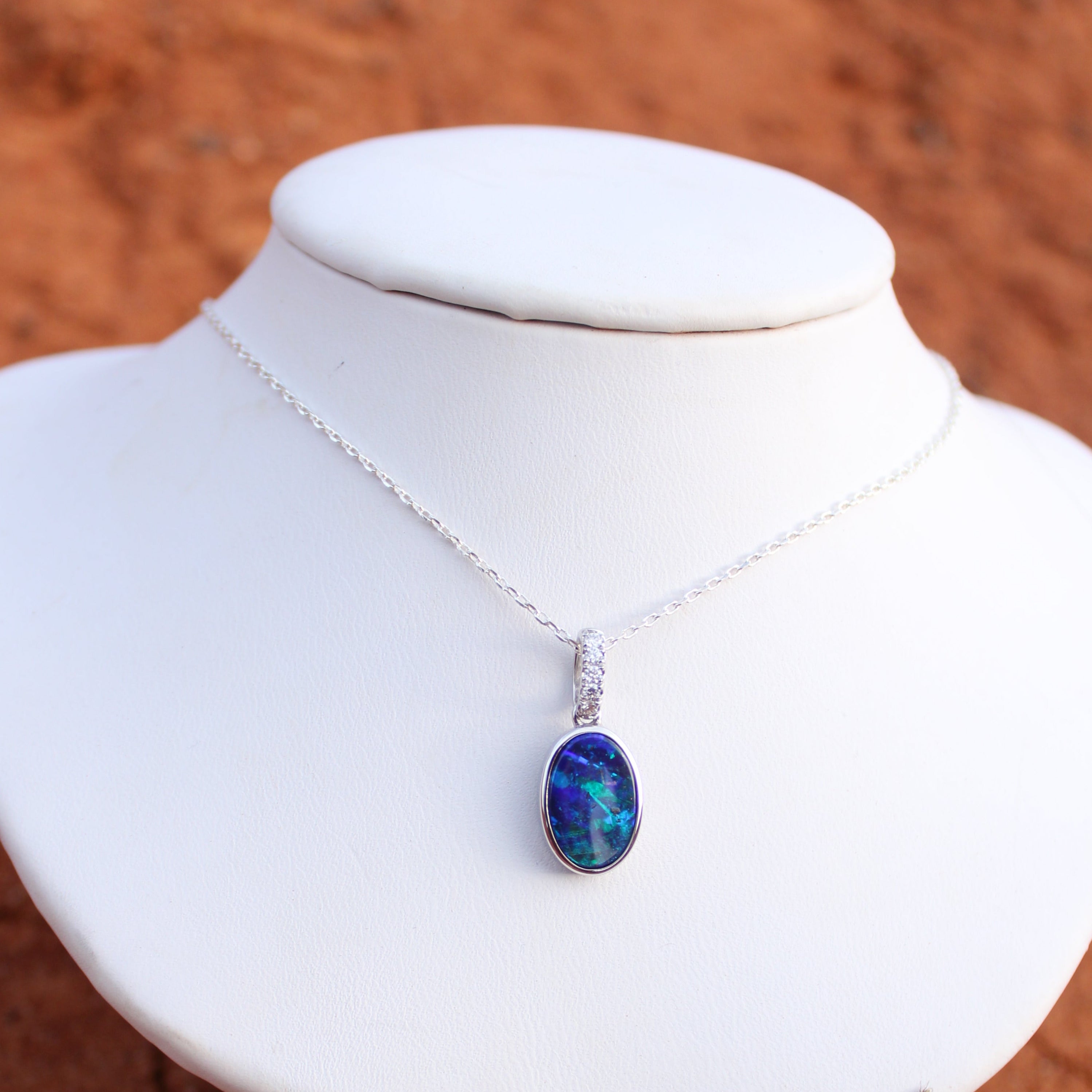 Her Majesty 18K White Gold Pendant