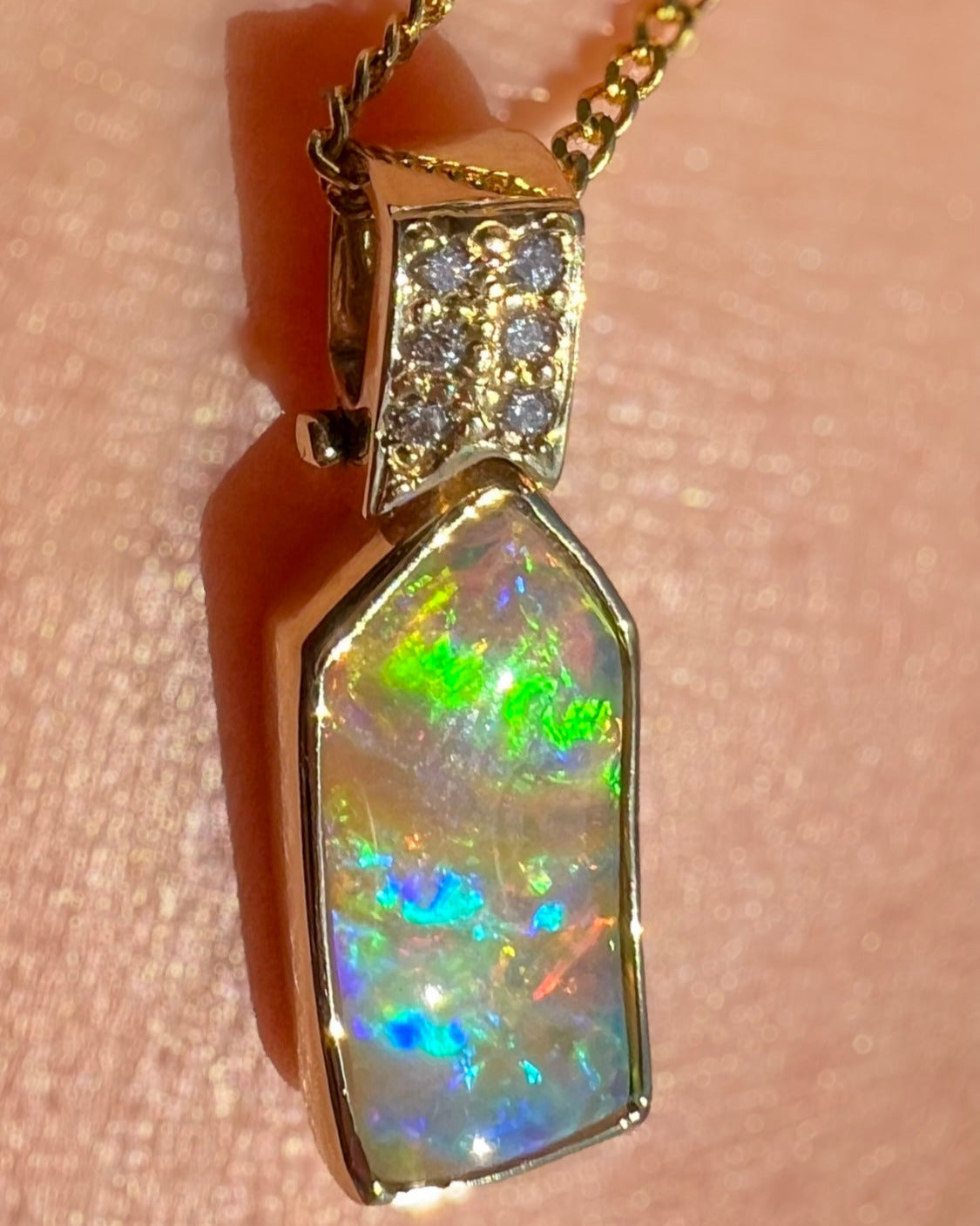 Fantasy From Eden 18K Gold Pendant
